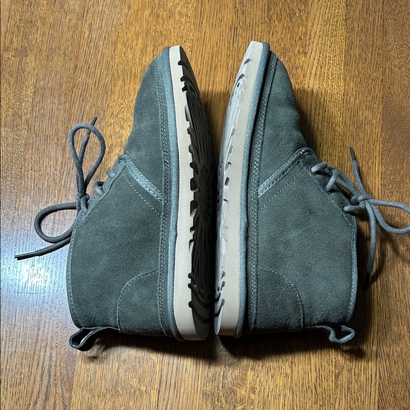 UGG Women’s Neumel Taupe Suede Chukka Boots Size 7 - Picture 5 of 12